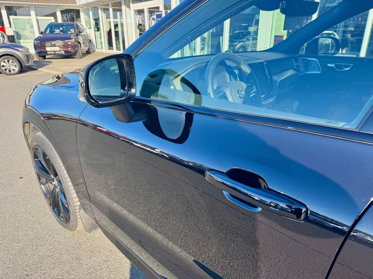 Volvo XC60 B5 AWD Ultra Black Edition — Vehicle gallery 5
