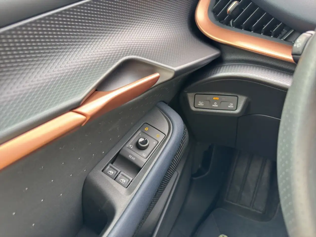 CUPRA Tavascan VZ NAVI ACC HUD PANO MATRIX-LED 360° — Vehicle gallery 14