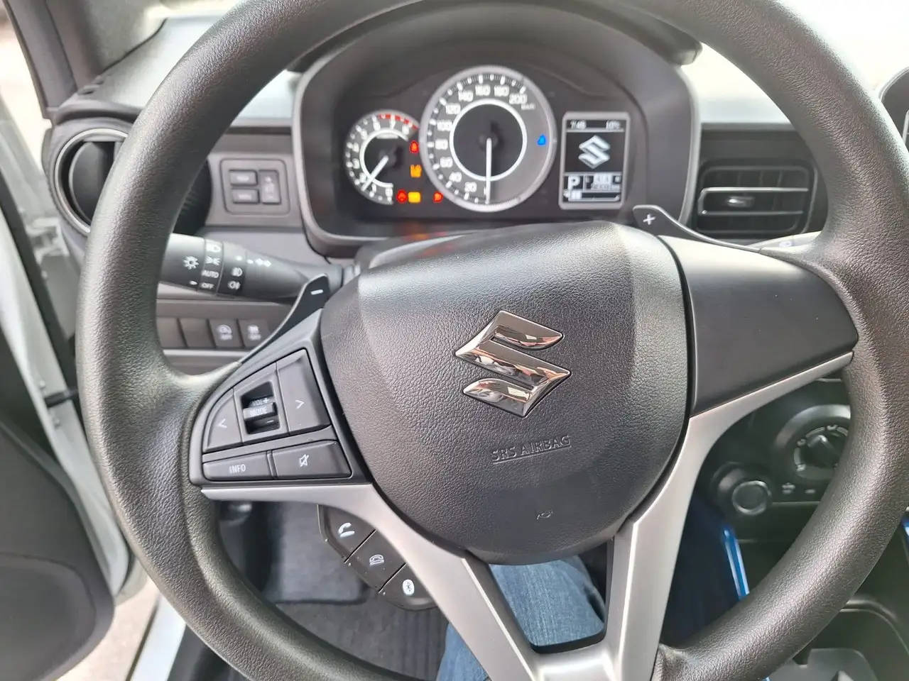 Suzuki Ignis 1.2 DUALJET HYBRID Com. CVT, AHK — Galería del vehículo 8