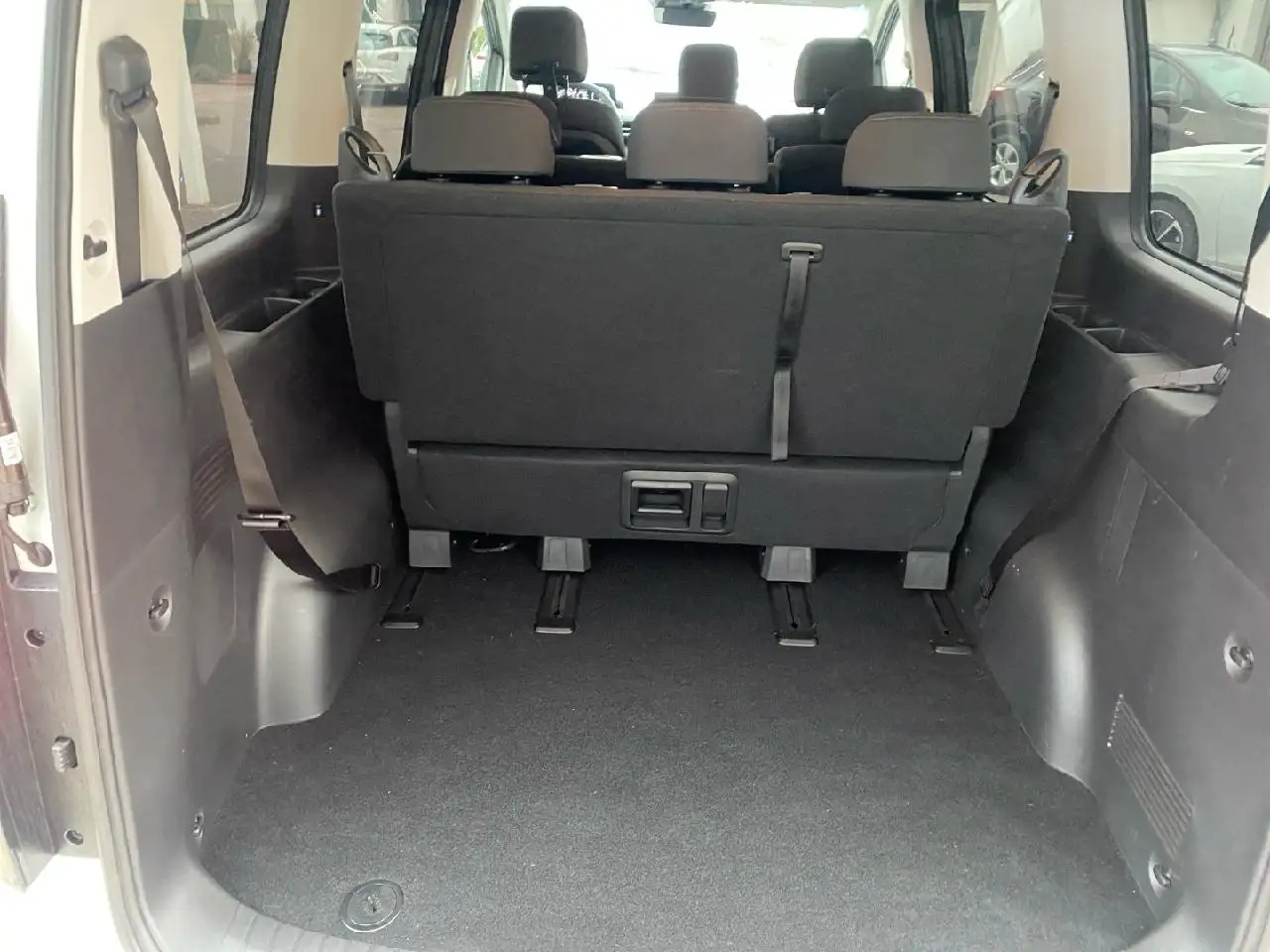 Hyundai STARIA Trend HEV 2WD Park-Paket/Easy-Access/18 — Vehicle gallery 12