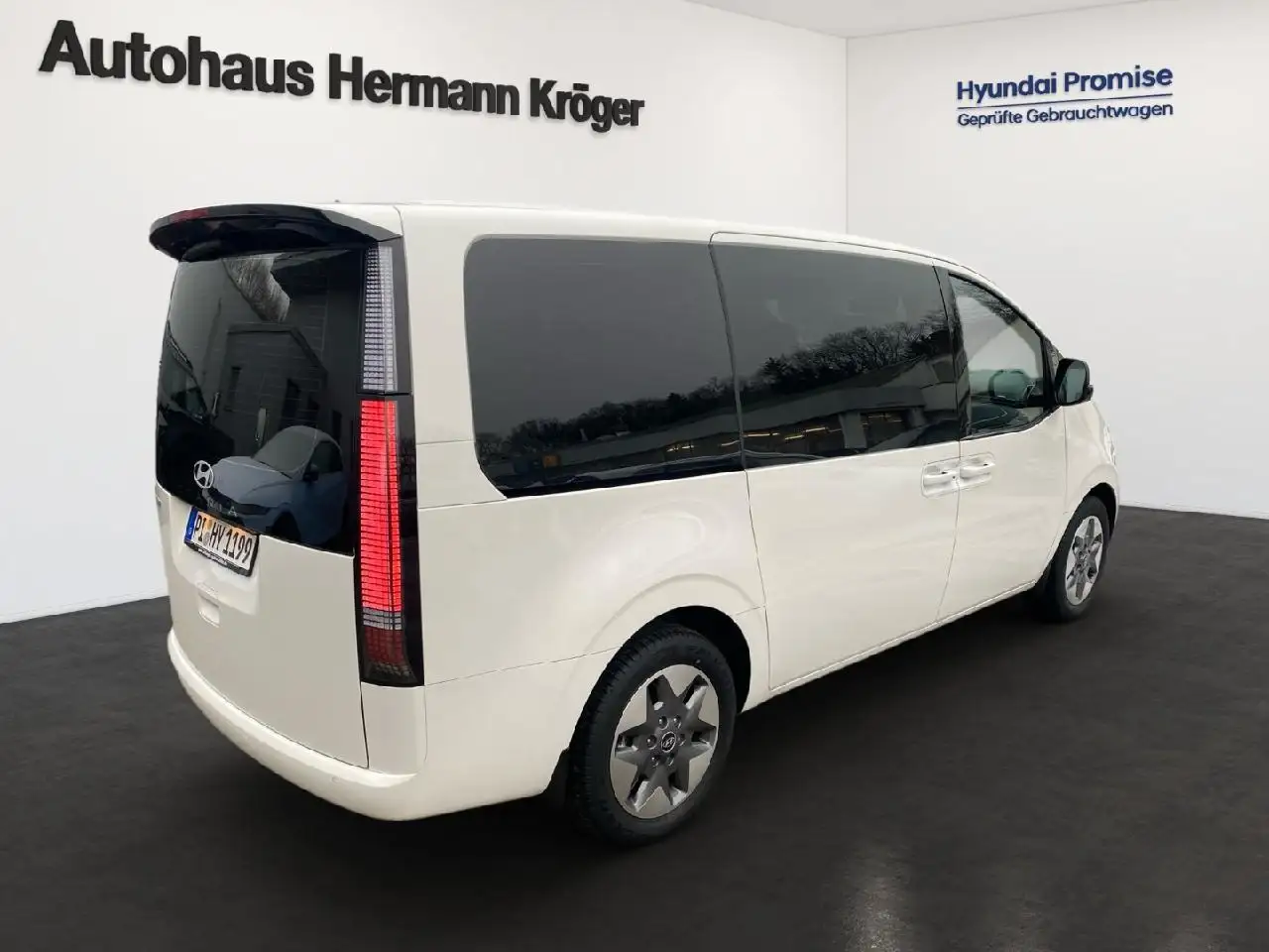 Hyundai STARIA Trend HEV 2WD Park-Paket/Easy-Access/18 — Vehicle gallery 3