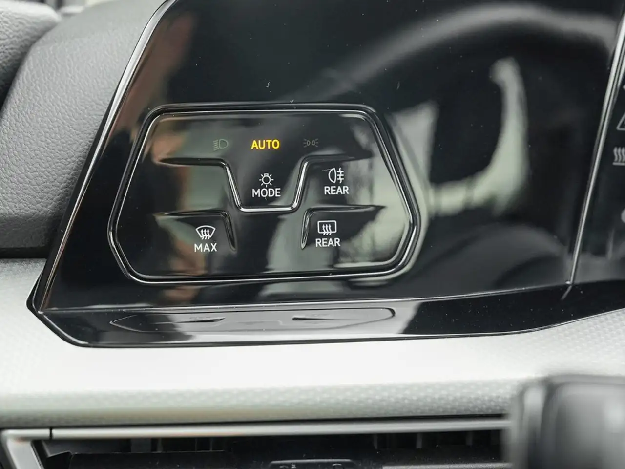 Volkswagen Golf 1.0 TSI Move *LED*App-Con*Climatronic*Sitzhzg*PDC* — معرض صور السيارة 19