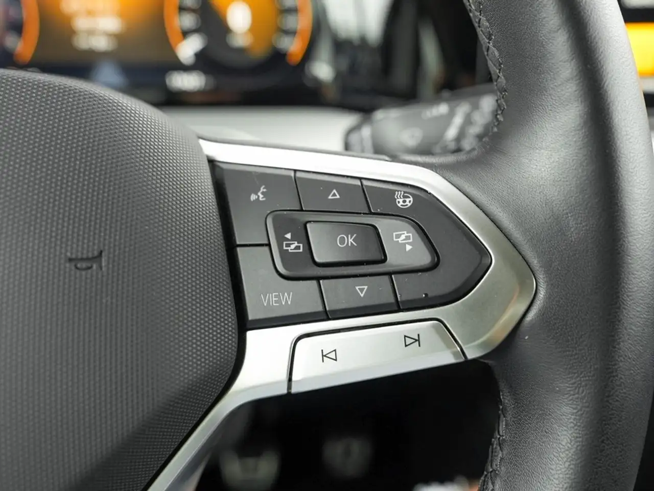 Volkswagen Golf 1.0 TSI Move *LED*App-Con*Climatronic*Sitzhzg*PDC* — معرض صور السيارة 17