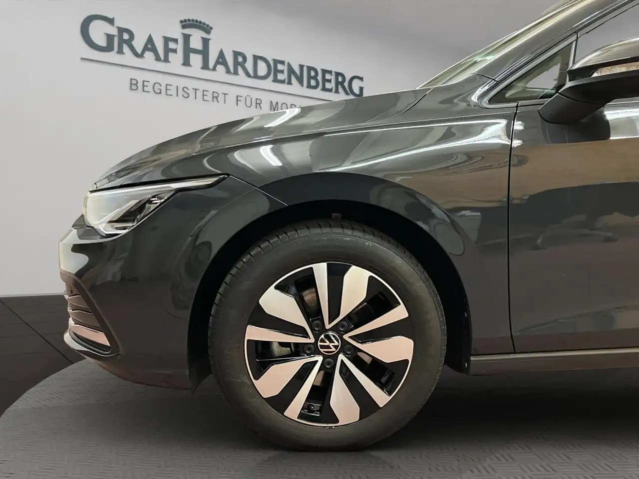 Volkswagen Golf VIII 1.0 eTSI DSG Move LED GRA App-Connect — معرض صور السيارة 2