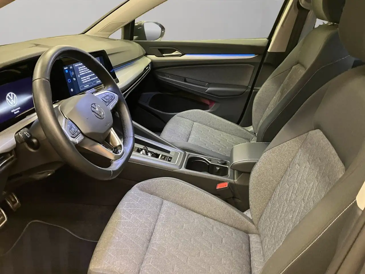 Volkswagen Golf VIII 1.0 eTSI DSG Move LED GRA App-Connect — معرض صور السيارة 9