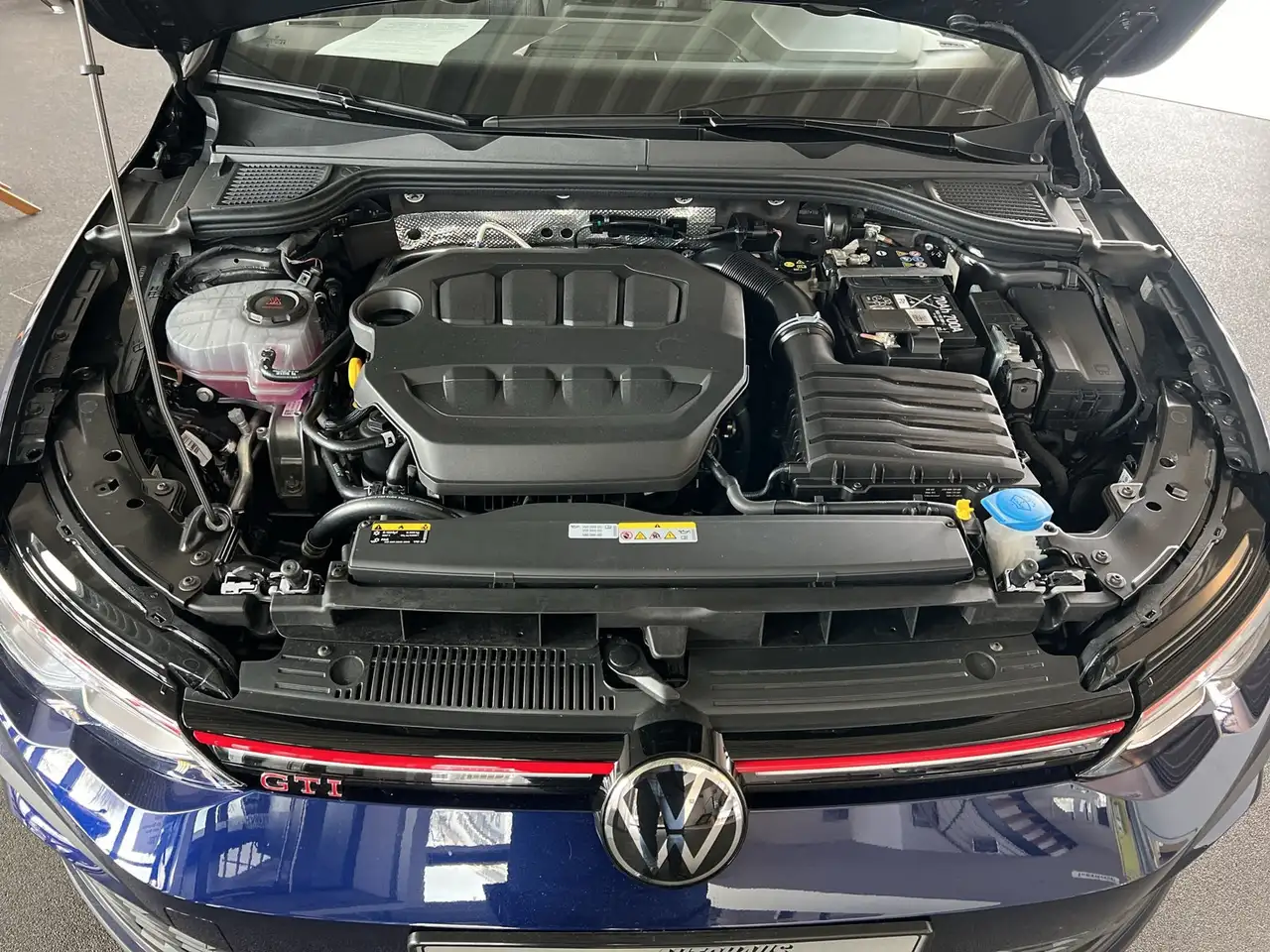 Volkswagen Golf VIII 2,0 TSI DSG GTI NAVI+IQ.LIGHT+RÜCK.KAM — معرض صور السيارة 18