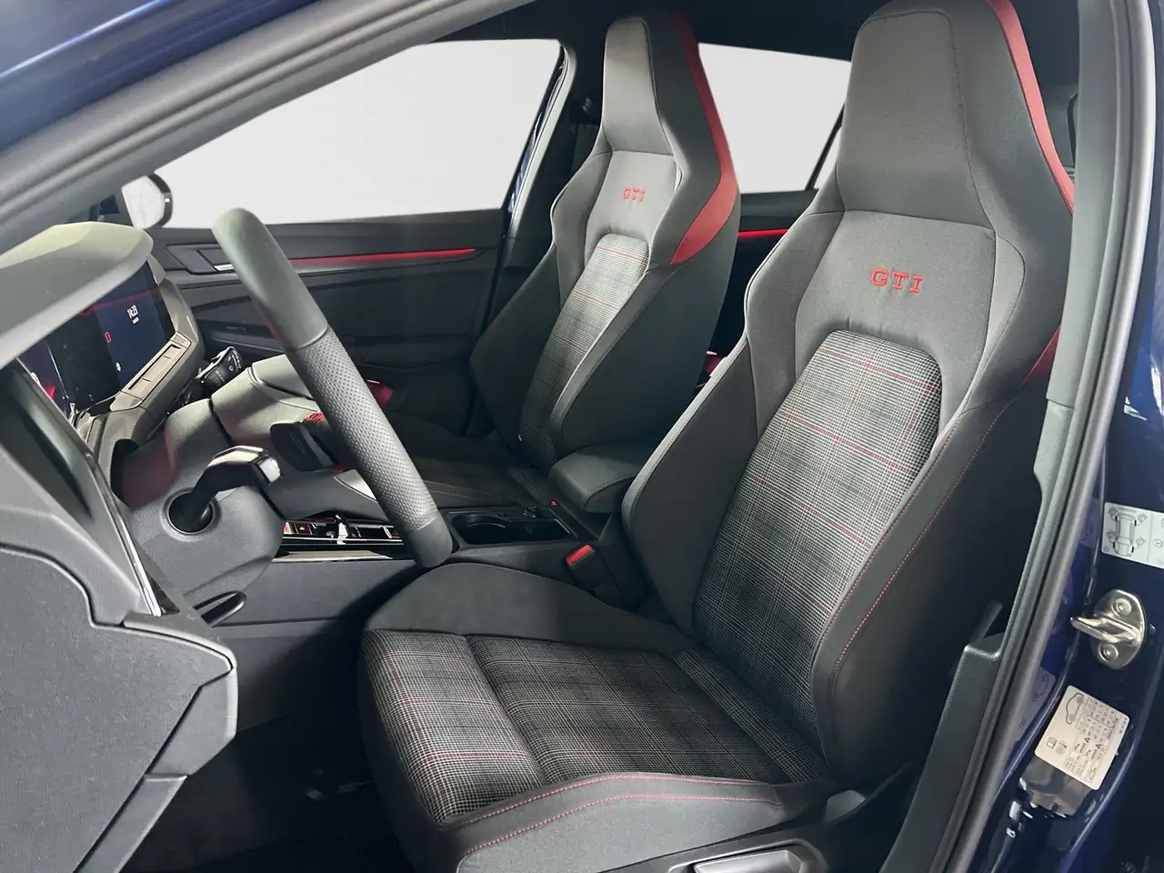 Volkswagen Golf VIII 2,0 TSI DSG GTI NAVI+IQ.LIGHT+RÜCK.KAM — معرض صور السيارة 10
