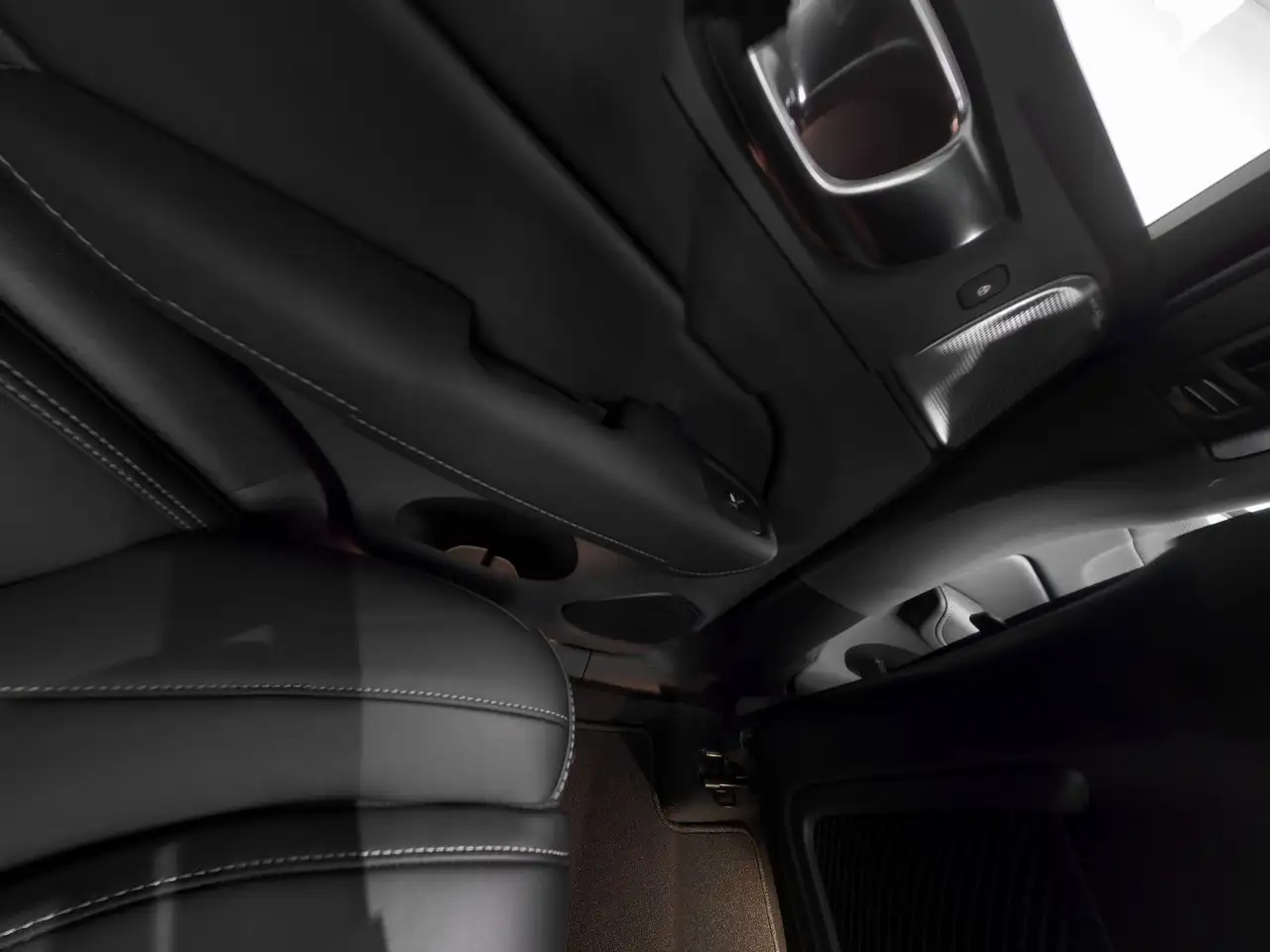 Volvo XC60 T8 AWD Plus Black Edition B&W-SOUND*HUD*360 — Vehicle gallery 3