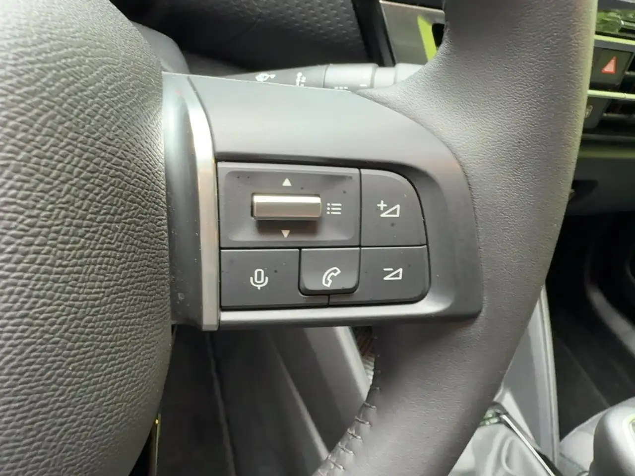 Citroen C4 1.2 130 Max HUD/FullLED/Navi/PDC/Kamera — Galerie du véhicule 17