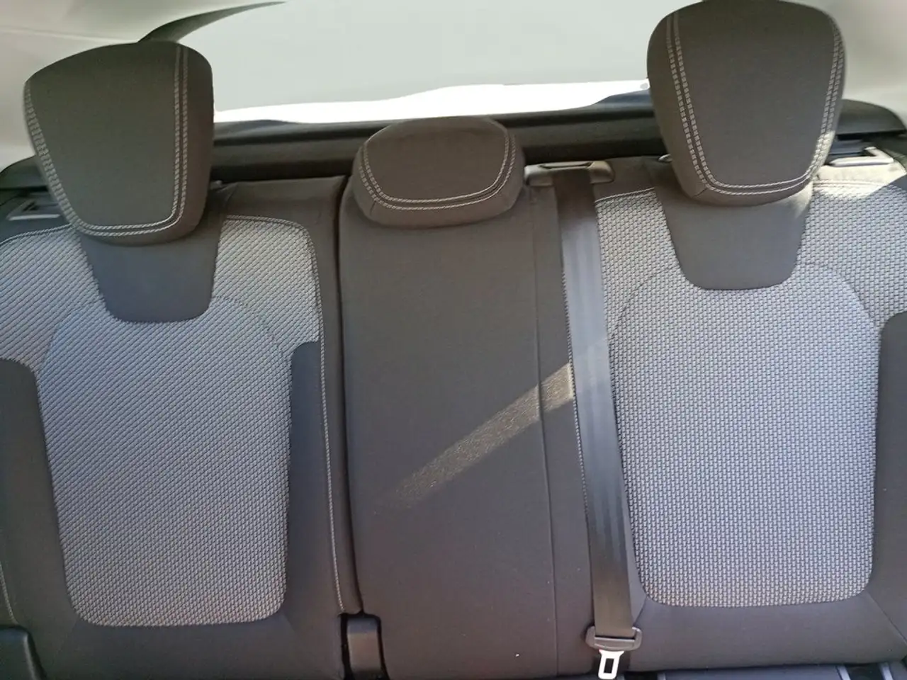Opel Grandland 1.2T S&S Design & Tech 130 — معرض صور السيارة 12