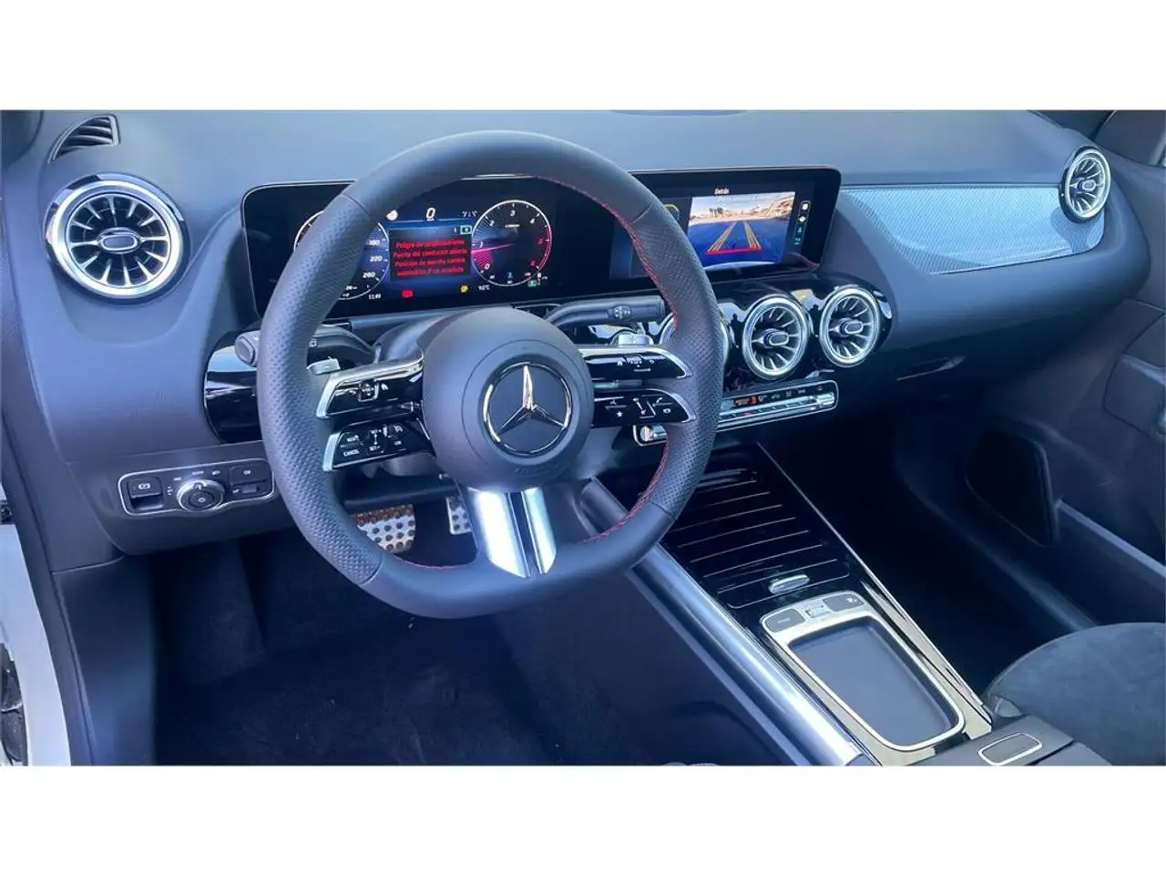 Mercedes-Benz GLA 200 D — Vehicle gallery 9