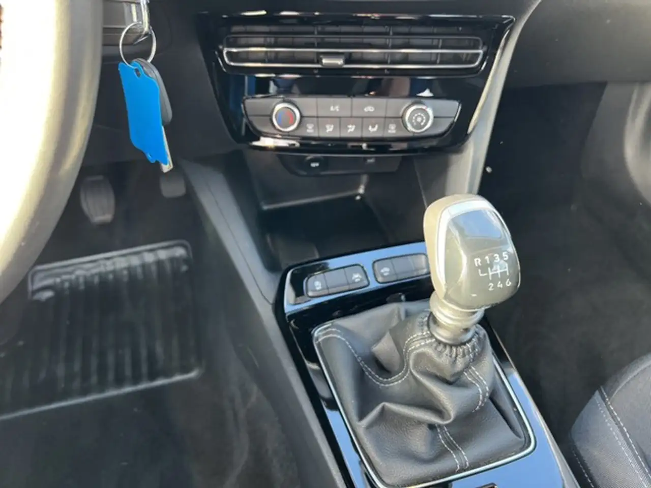 Opel Mokka ENJOY. 1.2 Direct Injection Turbo 74 kW (100 PS... — معرض صور السيارة 11
