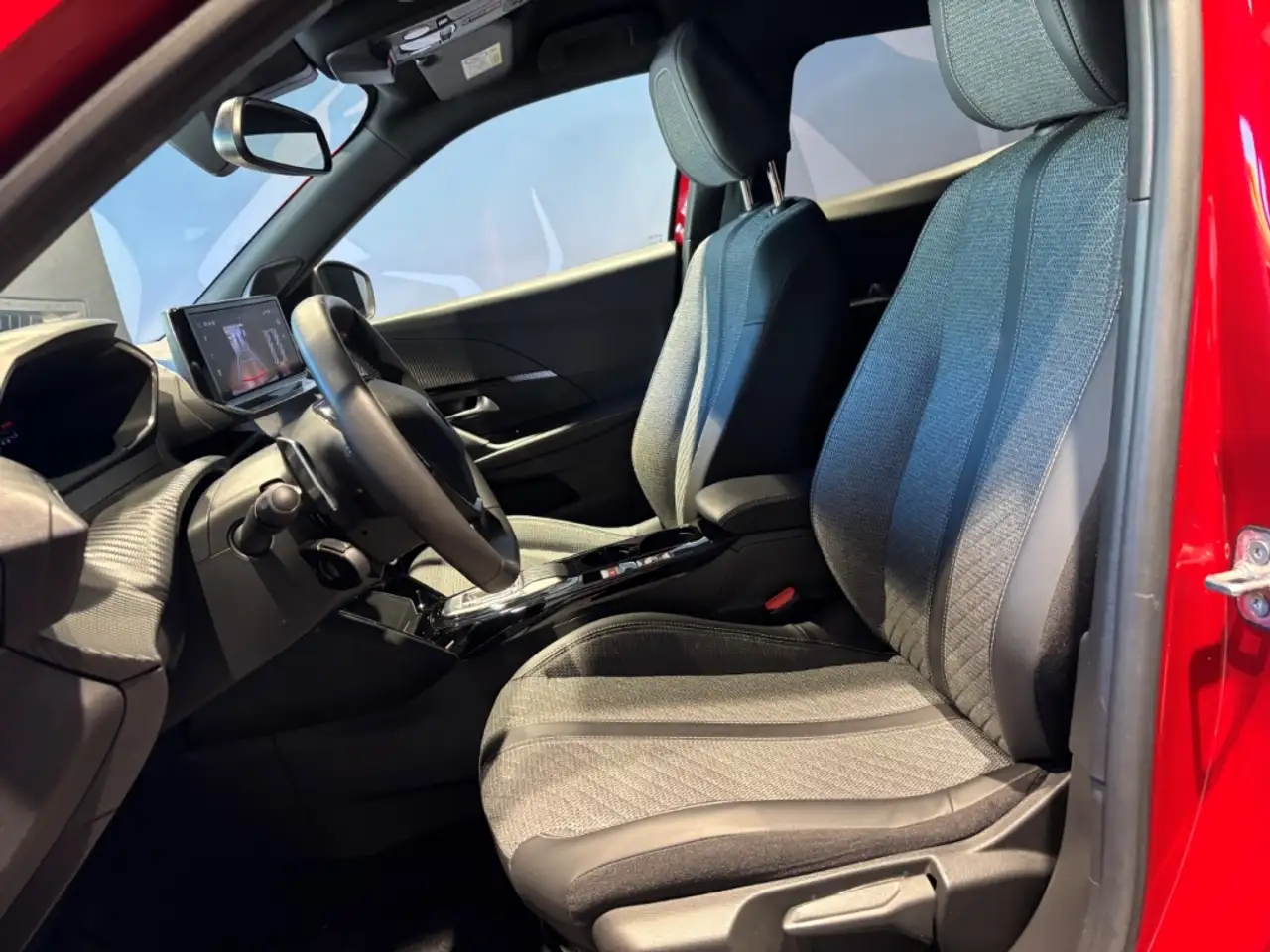 Peugeot 2008 Allure 130 KAMERA DAB SITZHEIZUNG AHK PDC — معرض صور السيارة 12