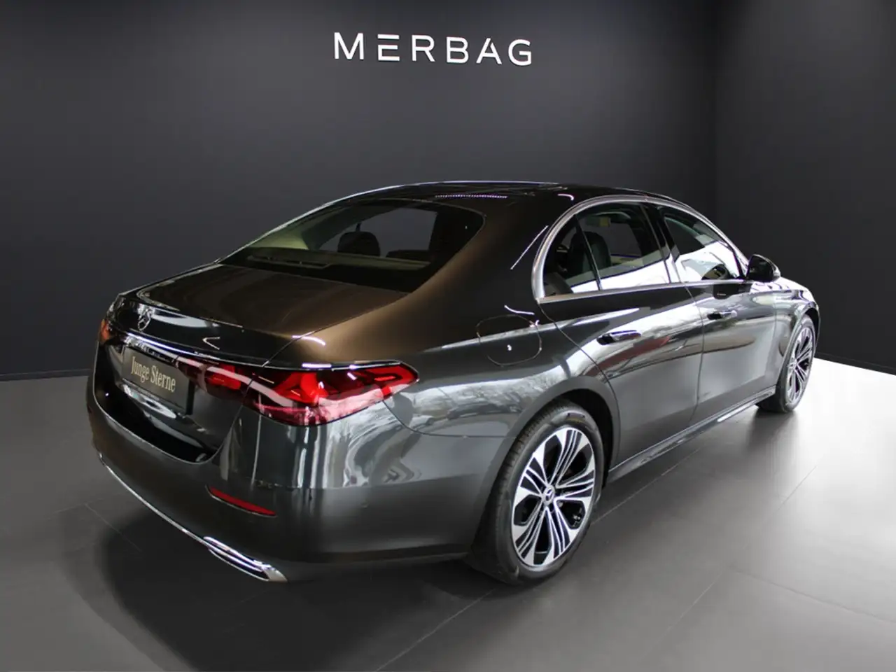 Mercedes-Benz E 300 e *Avantgarde Distronic LED Kamera Totwin — Galería del vehículo 3