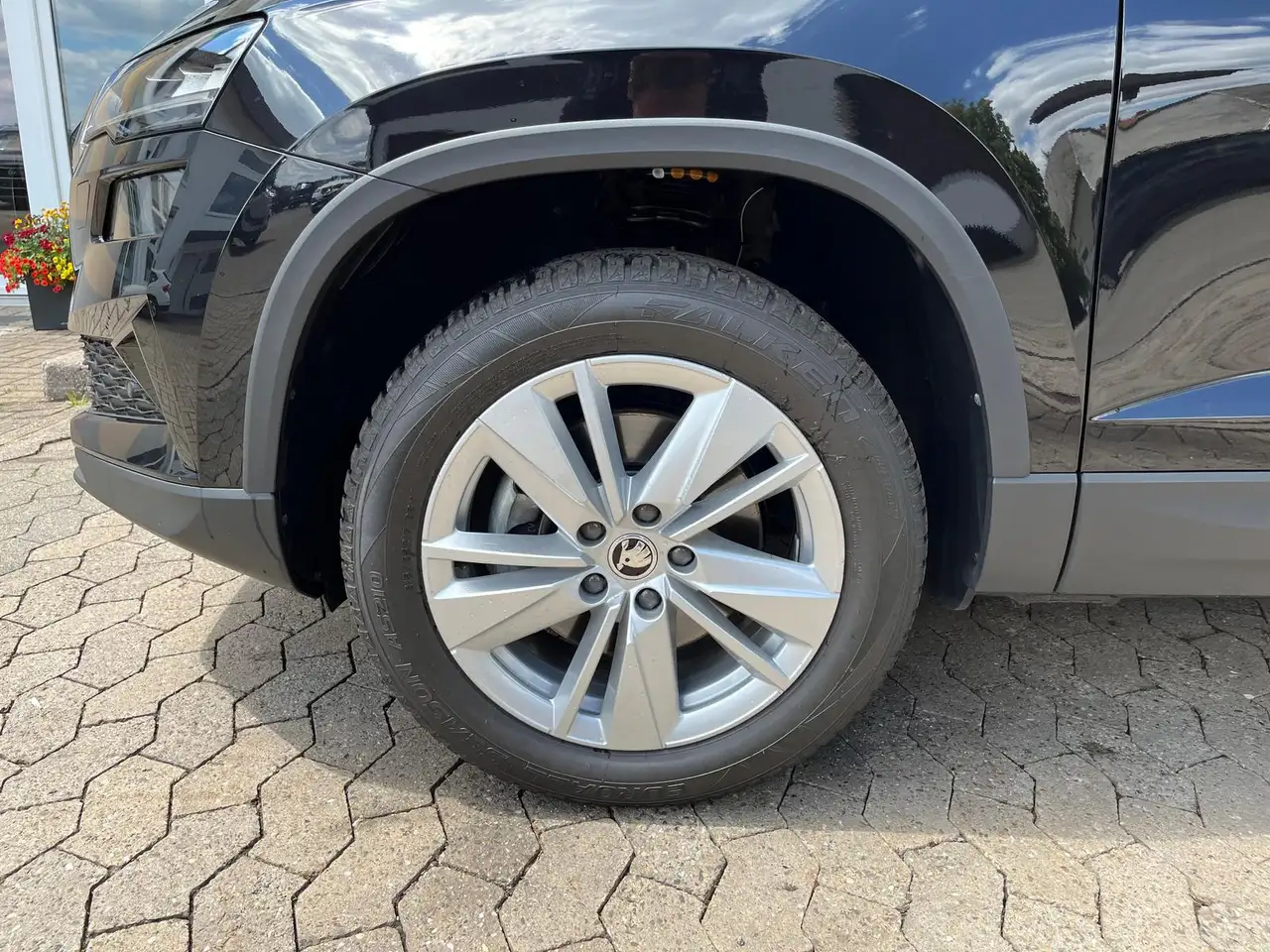 Skoda Karoq Selection 1.5 TSI LED PDC KAMERA AHK SHZ — Galería del vehículo 8