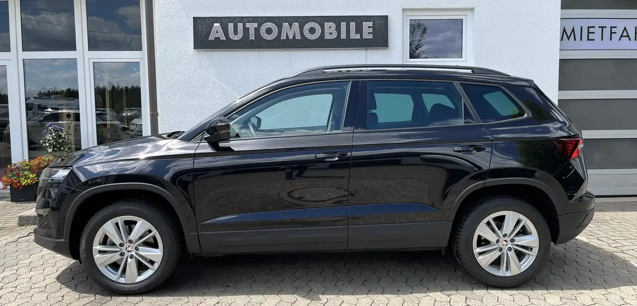 Skoda Karoq Selection 1.5 TSI LED PDC KAMERA AHK SHZ — Galería del vehículo 3