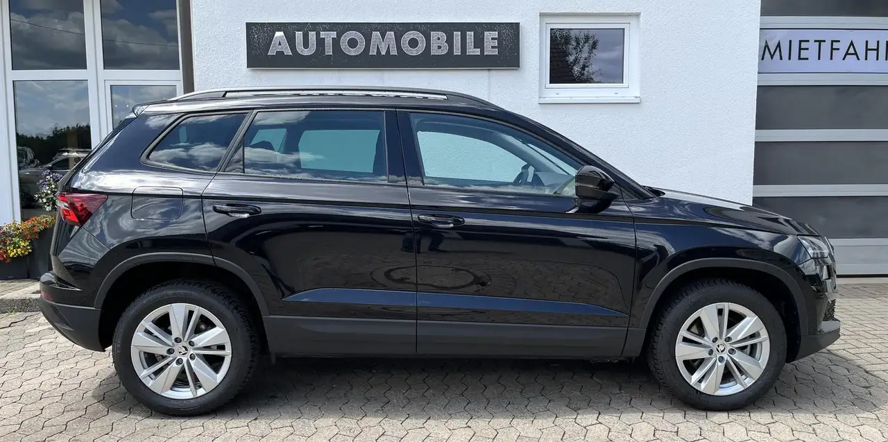 Skoda Karoq Selection 1.5 TSI LED PDC KAMERA AHK SHZ — Galería del vehículo 4