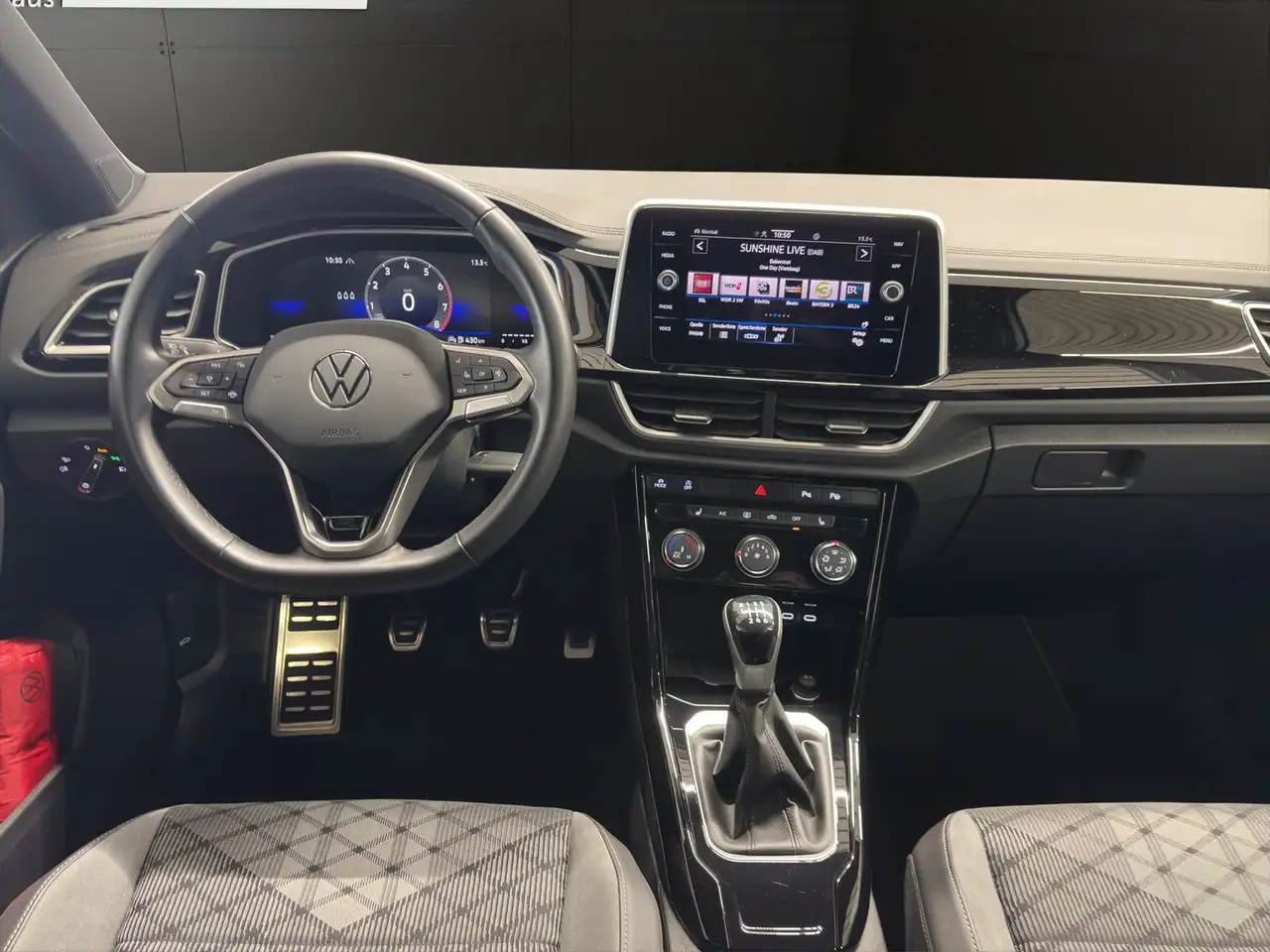 Volkswagen T-Roc 1.0 TSI R-Line ACC+LED+DAB+AppConnect — Vehicle gallery 8