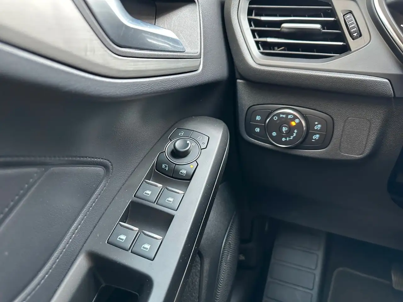Ford Focus Turnier Titanium — معرض صور السيارة 11