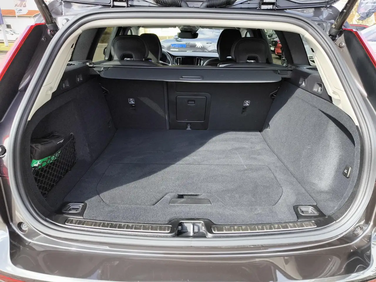 Volvo V60 B4 Benzin Plus Dark ACC / BLIS / 360° — معرض صور السيارة 22