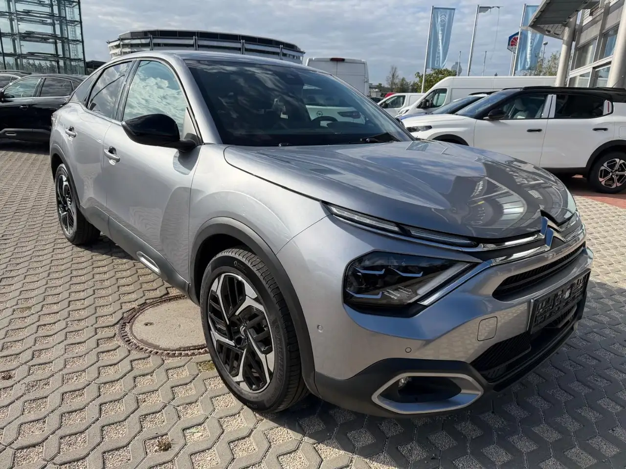 Citroen C4 1.2 PureTech 130 Max LED+Navi+SHZ+2xKlima+LM — Galerie du véhicule 3