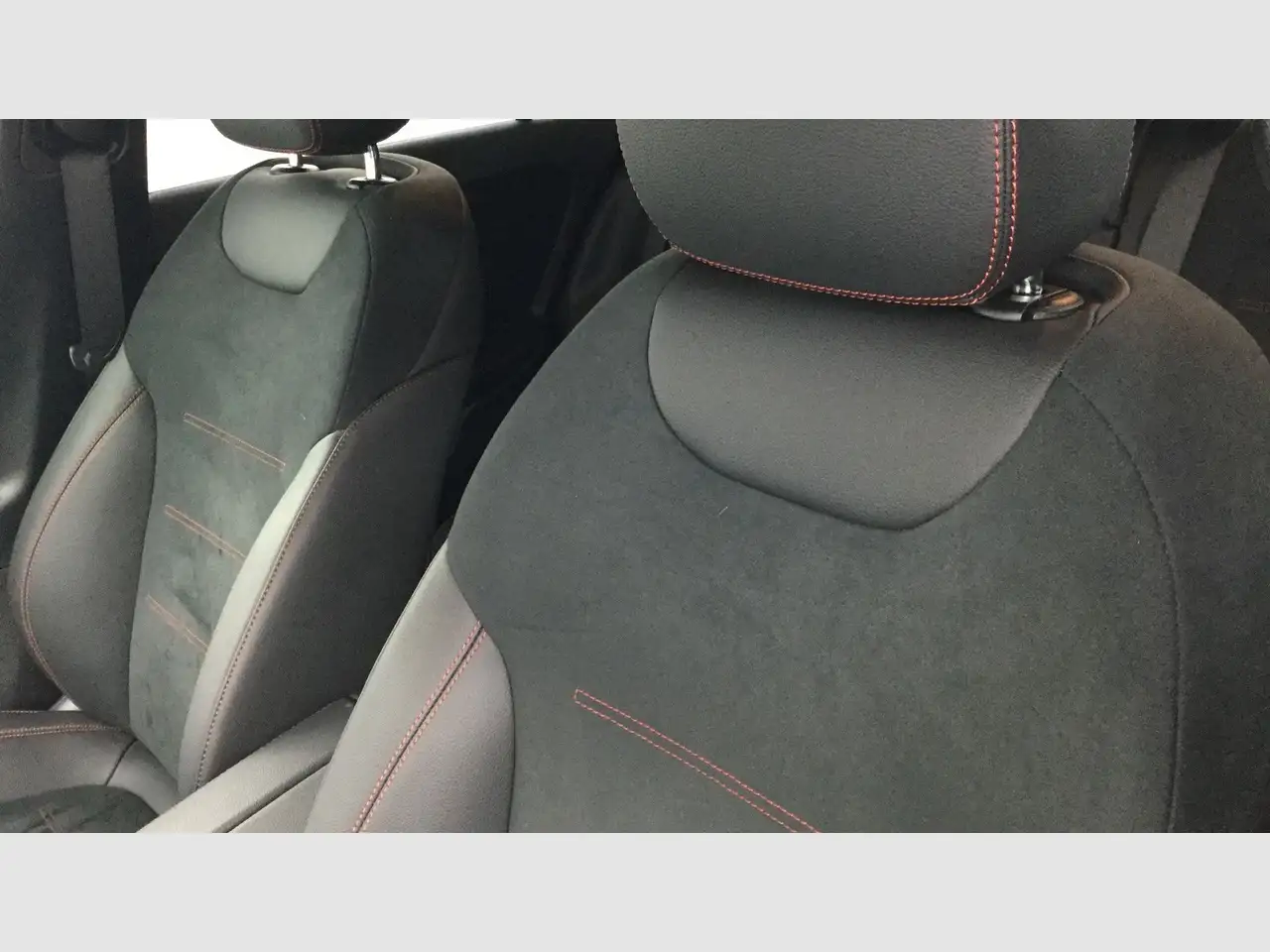 Mercedes-Benz A 200 d Sedán — معرض صور السيارة 8