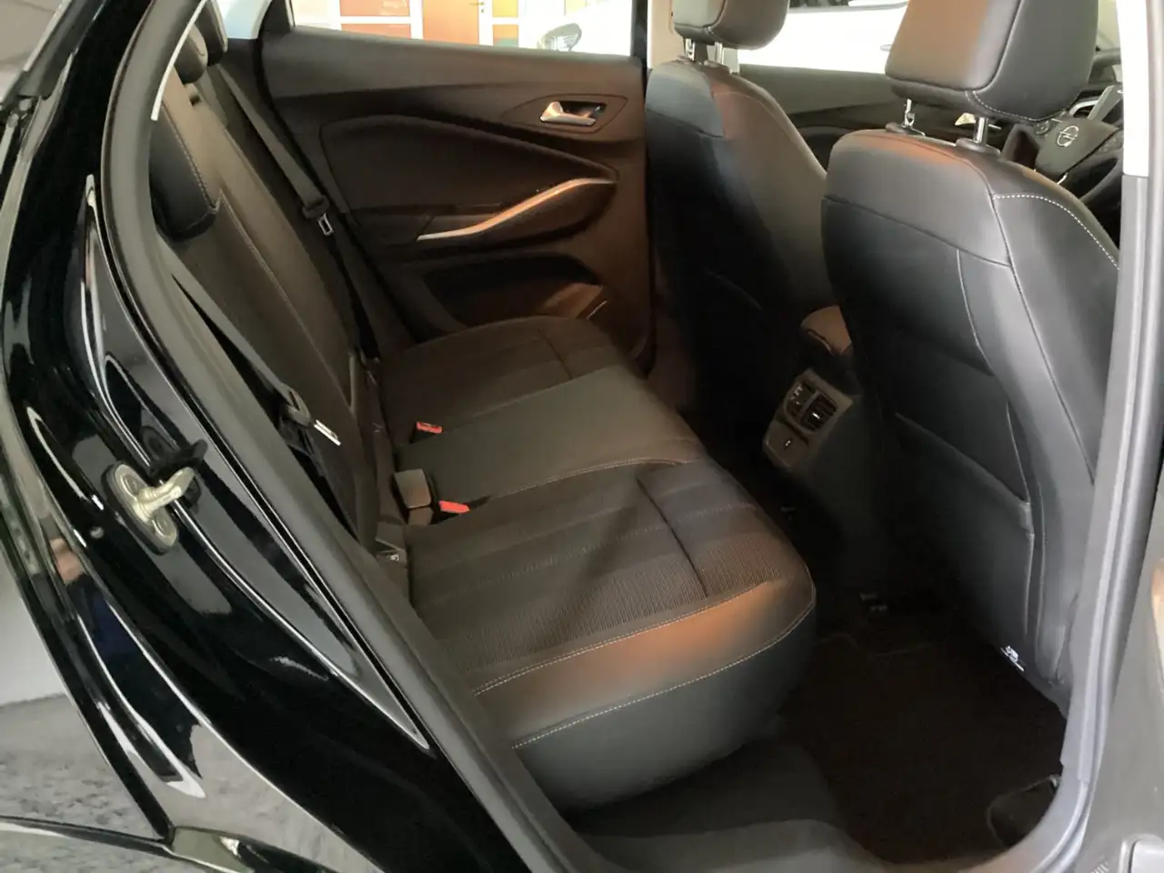 Opel Grandland 1.2 Turbo GS Line AHK+LED+SHZ+2xKlima — Galerie du véhicule 25