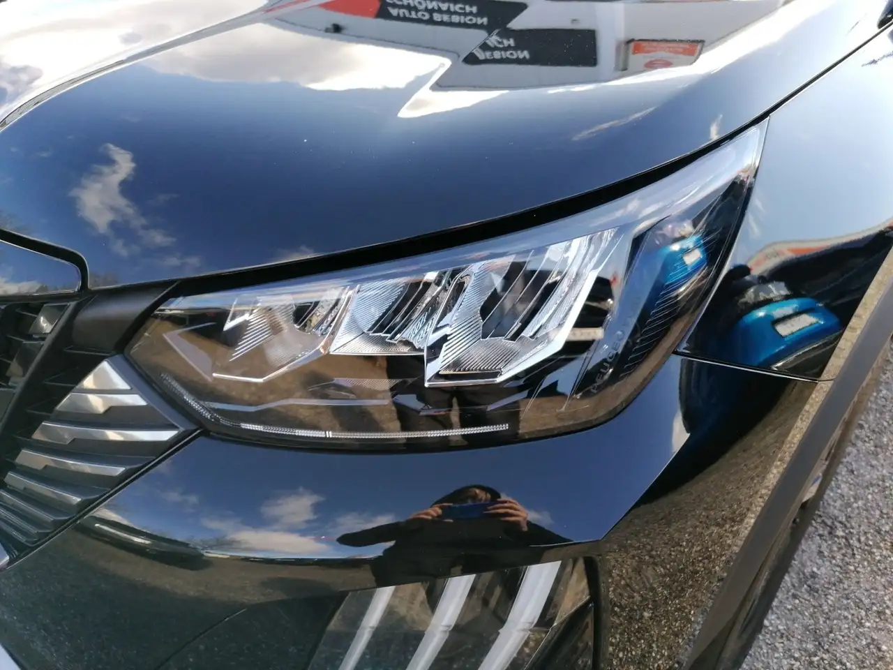 Peugeot 2008 1.2 PureTech 100 Allure LED PDC KlimaA — Vehicle gallery 3