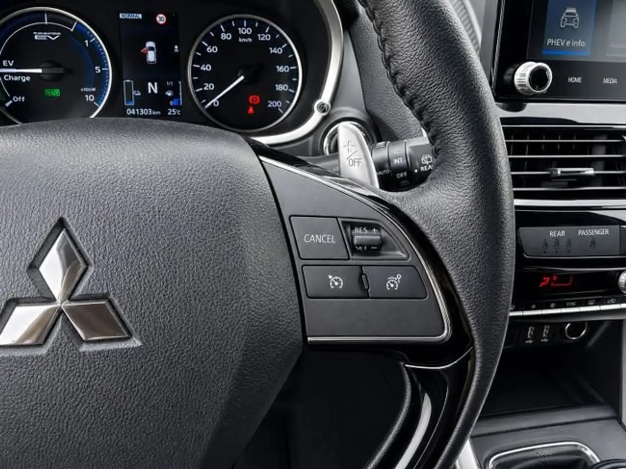Mitsubishi Eclipse Cross PHEV Kaiteki 4WD — Vehicle gallery 15