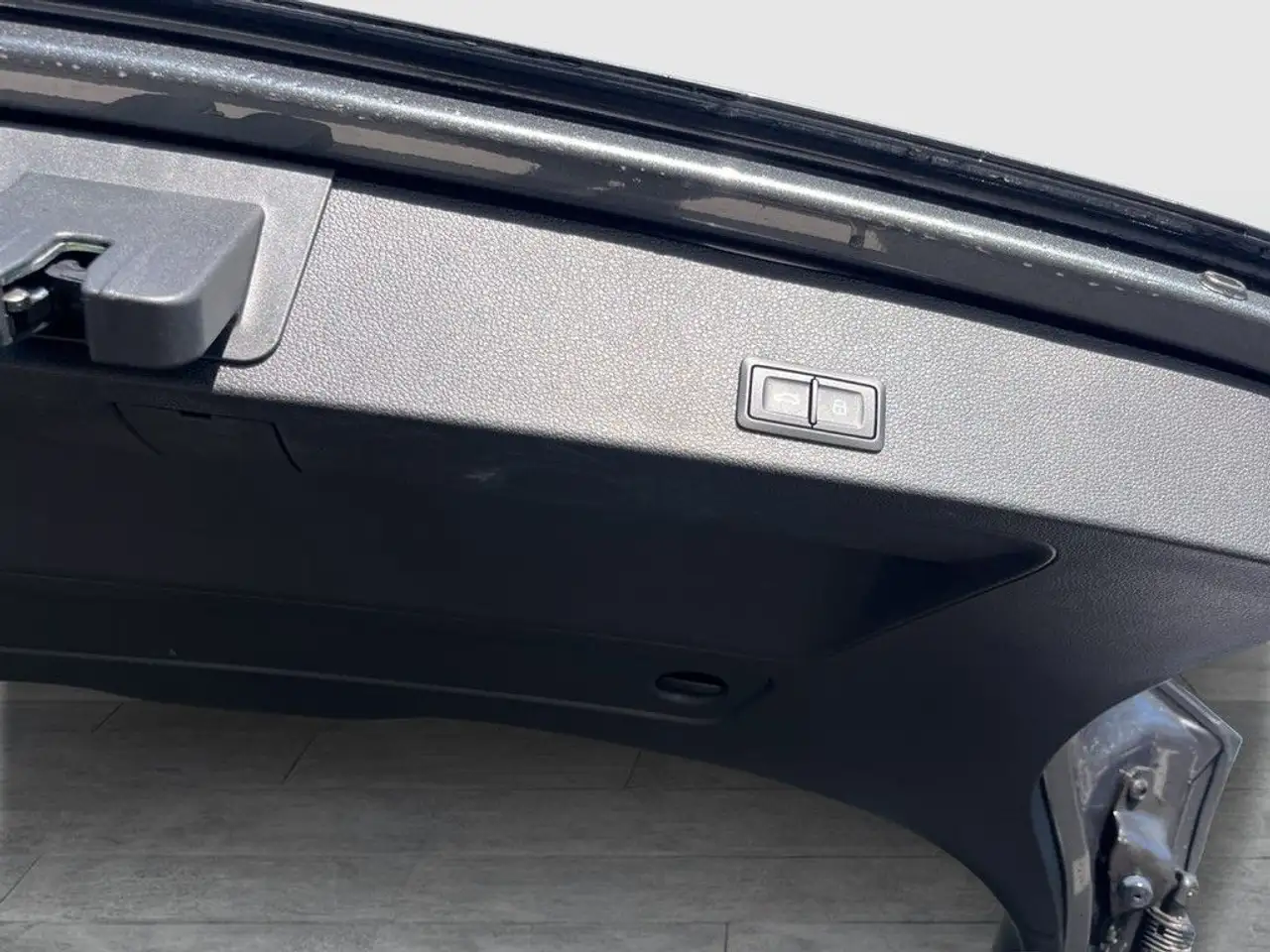 Audi Q2 35 TFSI S line Matrix AHK Klimaaut. Sitzhz. V — Vehicle gallery 16