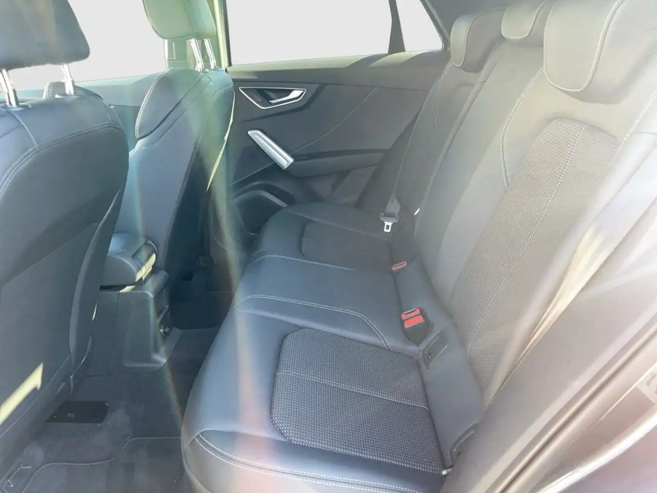 Audi Q2 35 TFSI S line Matrix AHK Klimaaut. Sitzhz. V — Vehicle gallery 14