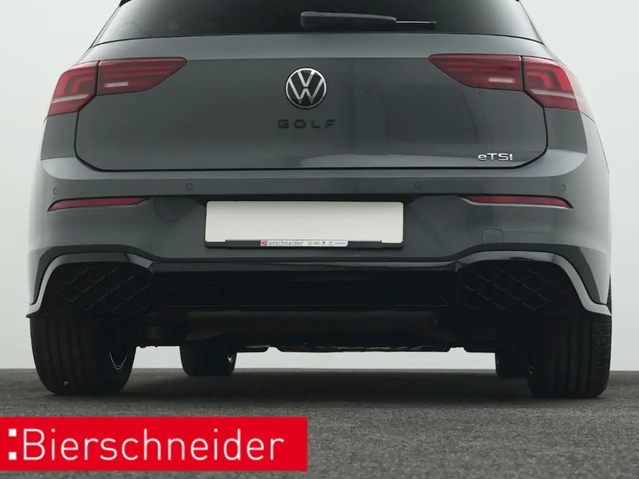 Volkswagen Golf 8 1.5 eTSI DSG R-Line BLACK STYLE AHK LED+ — معرض صور السيارة 32