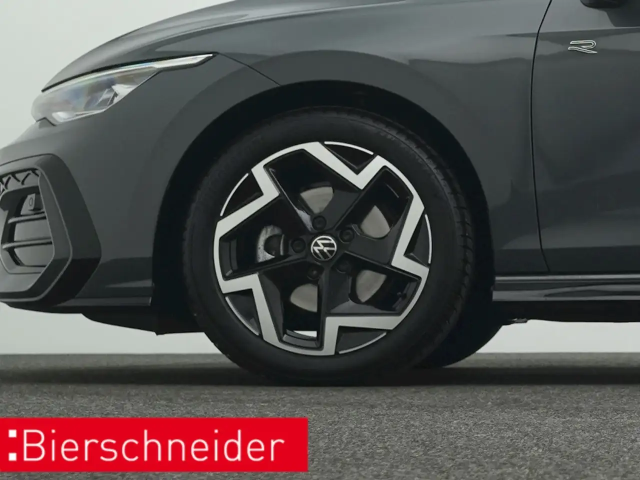 Volkswagen Golf 8 1.5 eTSI DSG R-Line BLACK STYLE AHK LED+ — معرض صور السيارة 27