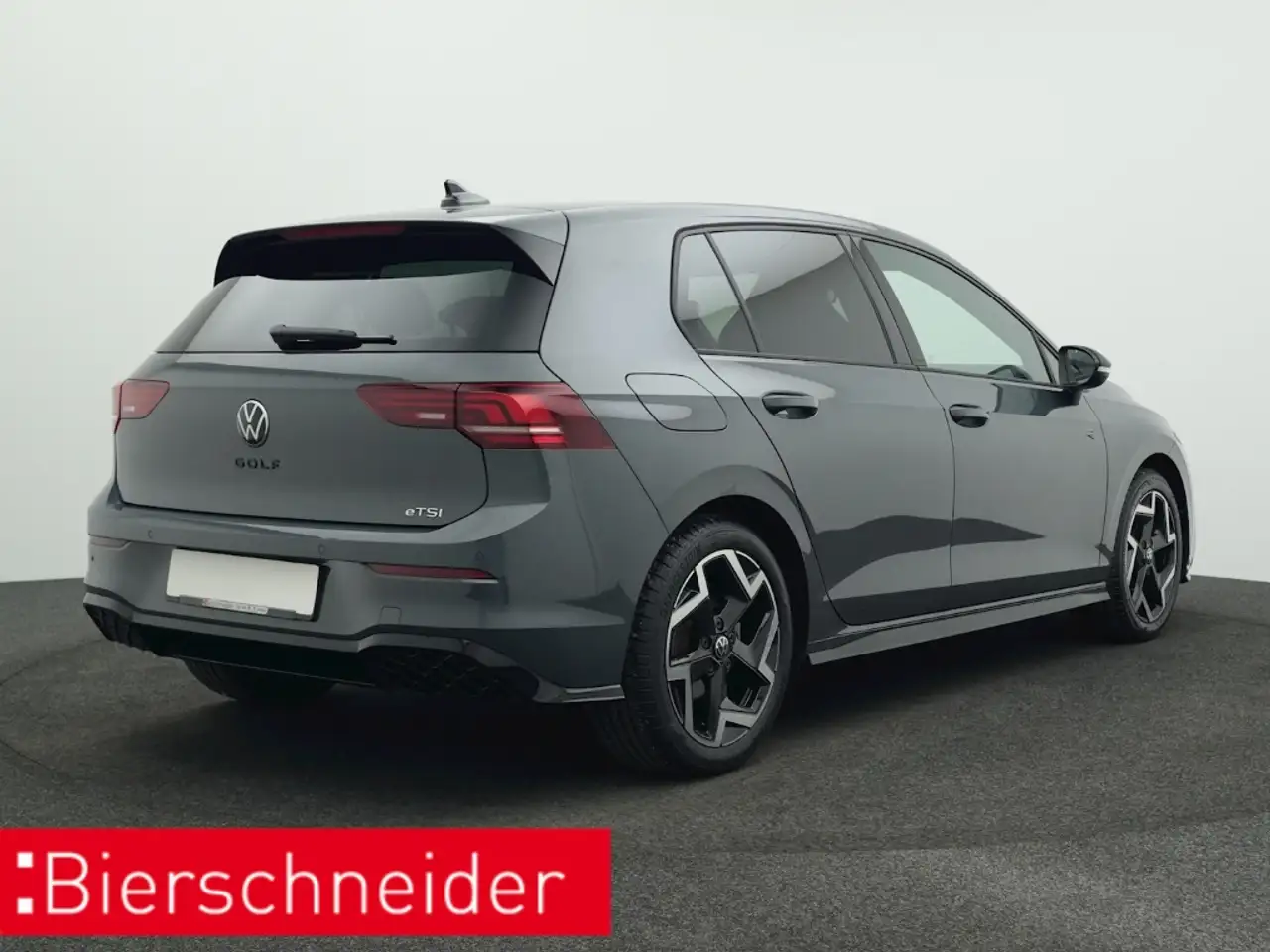 Volkswagen Golf 8 1.5 eTSI DSG R-Line BLACK STYLE AHK LED+ — معرض صور السيارة 6