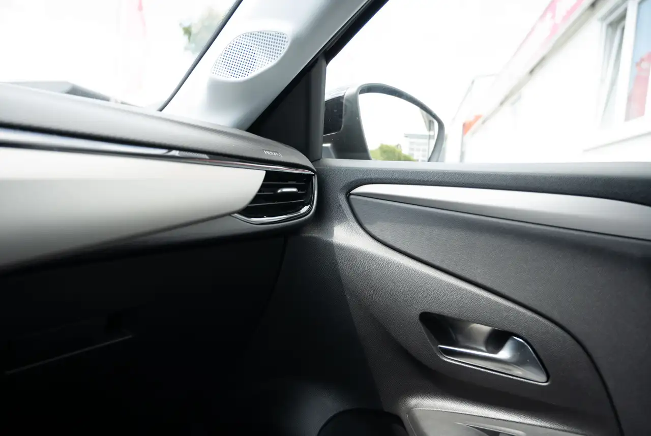 Opel Corsa F 1.2 Direct Injection Turbo 100 *ALLWETTER*MIRRORSCREEN* — معرض صور السيارة 12