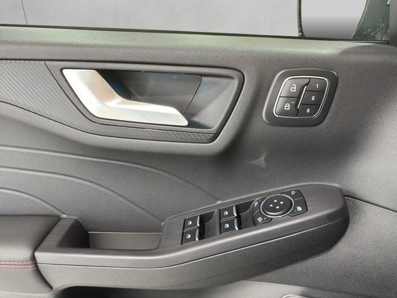 Ford Kuga 1.5 EcoBoost ST-LINE X — معرض صور السيارة 16