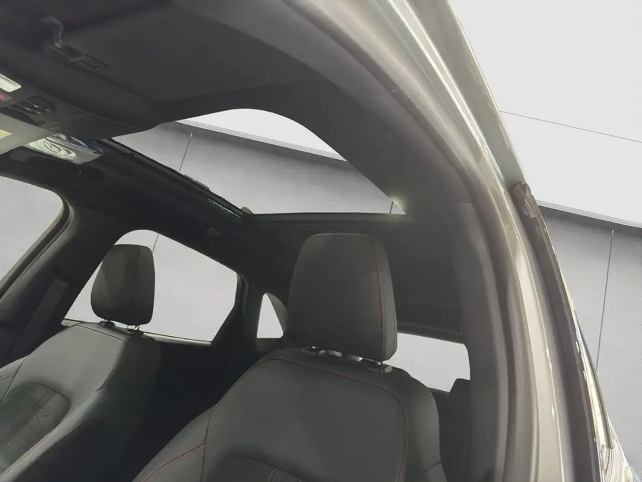 Ford Kuga 1.5 EcoBoost ST-LINE X — معرض صور السيارة 15