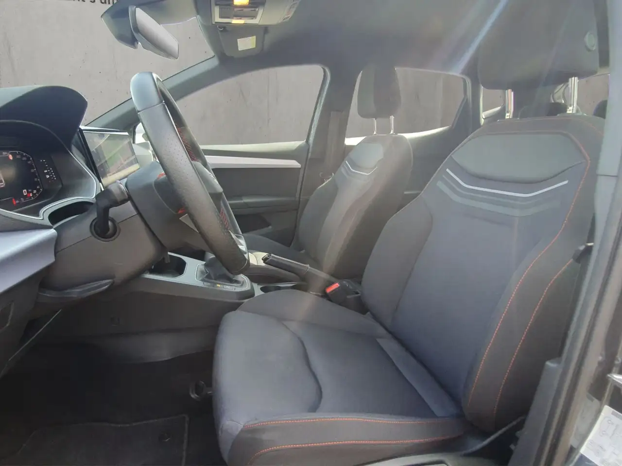 SEAT Ibiza 1.0 TSI FR Allwetterreifen Einparkhilfekam — معرض صور السيارة 9