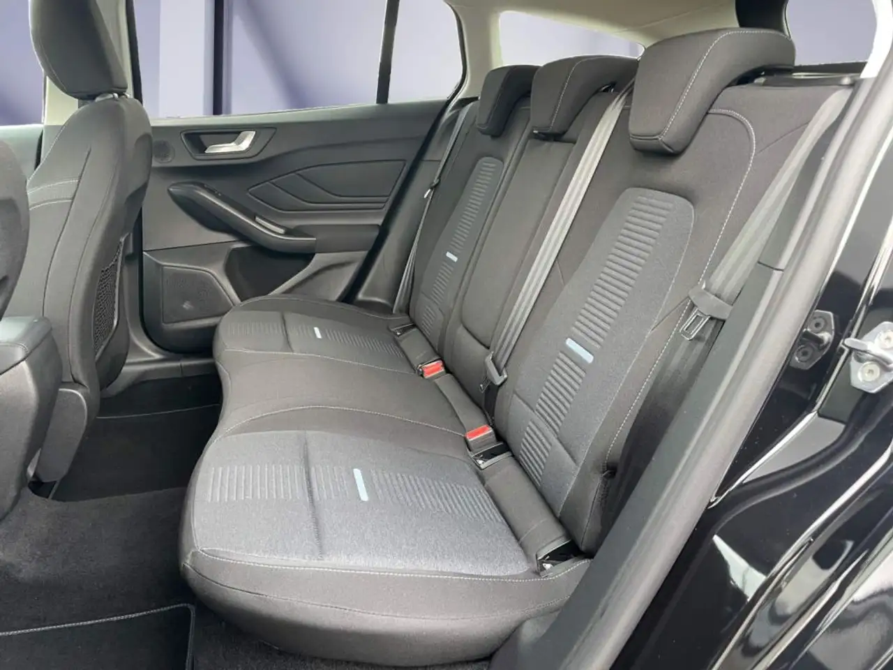 Ford Focus Turnier 1.0 MHEV ACTIVE X *ACC*B&O*Navi* — معرض صور السيارة 9