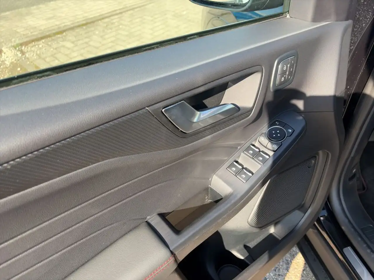 Ford Kuga 2.5 Duratec FHEV ST-LINE X — Vehicle gallery 16