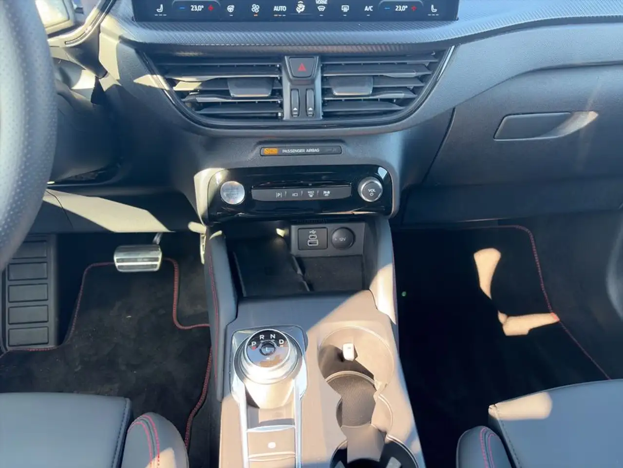 Ford Kuga 2.5 Duratec FHEV ST-LINE X — Vehicle gallery 14