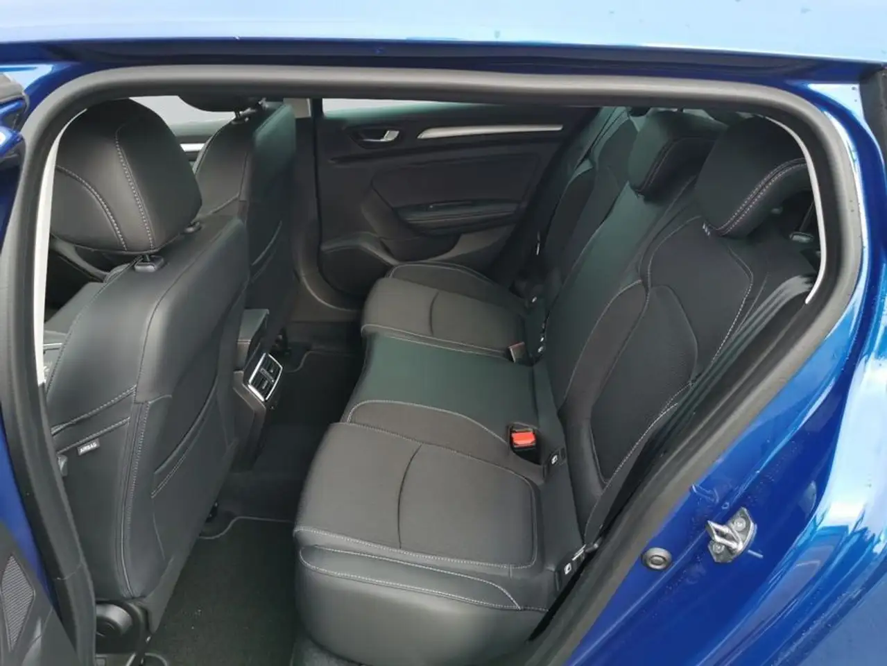 Renault Megane Grandtour TCe 140 GPF EDC TECHNO — Galerie du véhicule 12