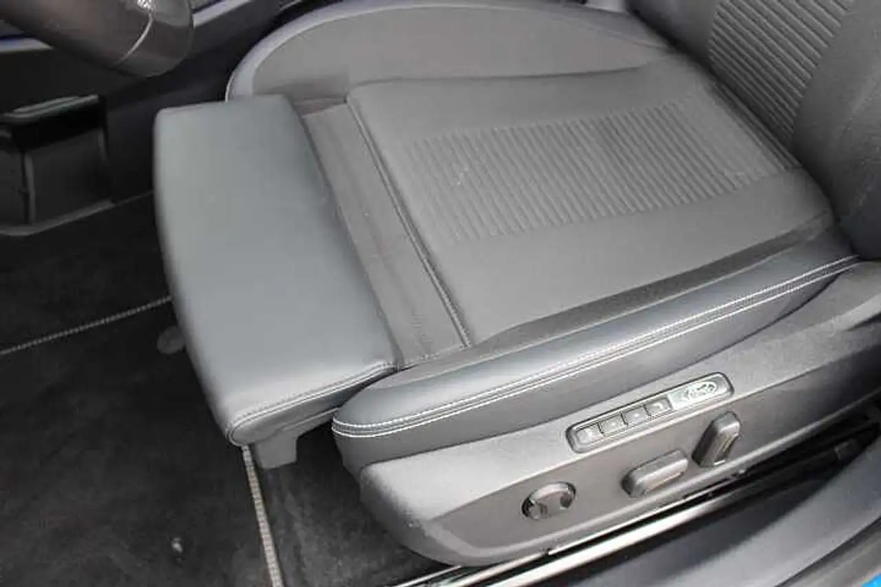Ford Explorer Premium 77kWh Range Ext. RWD PANO AHK — Galería del vehículo 16