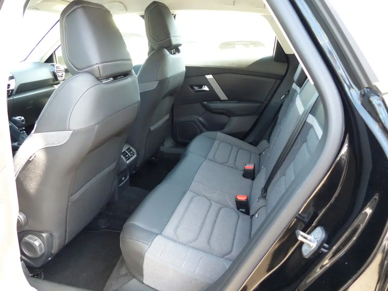 Citroen C4 PureTech 130 S&S Plus *Kälte Paket* — Galería del vehículo 14