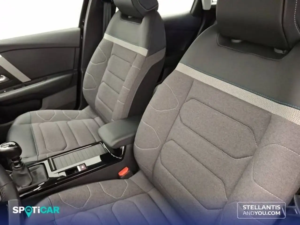 Citroen C4 PureTech 130 S&S 6v Plus — Galerie du véhicule 22