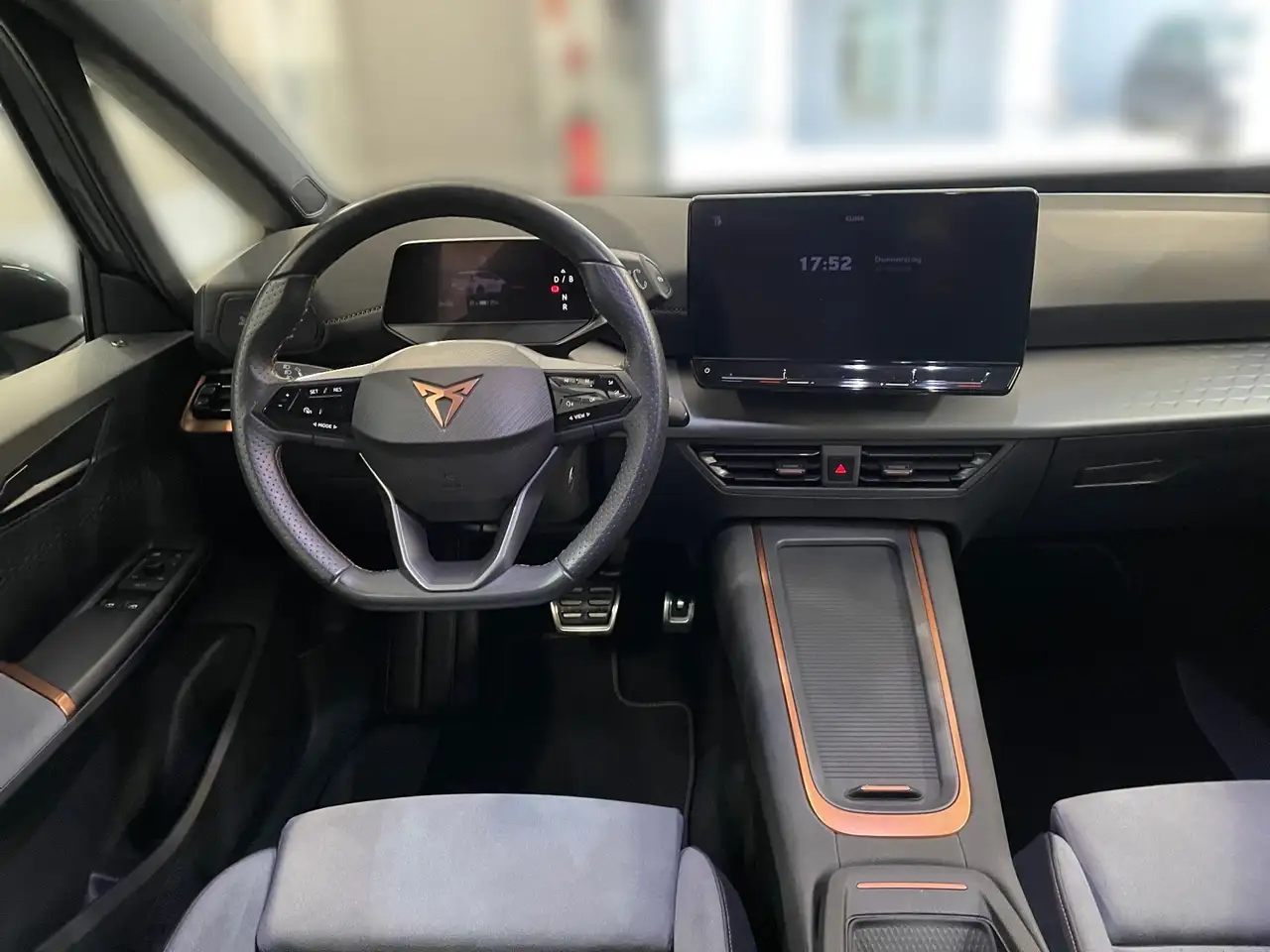 CUPRA Born Edition Dynamic *LED*KAMERA*NAVI*SITZHZG* — Galería del vehículo 13