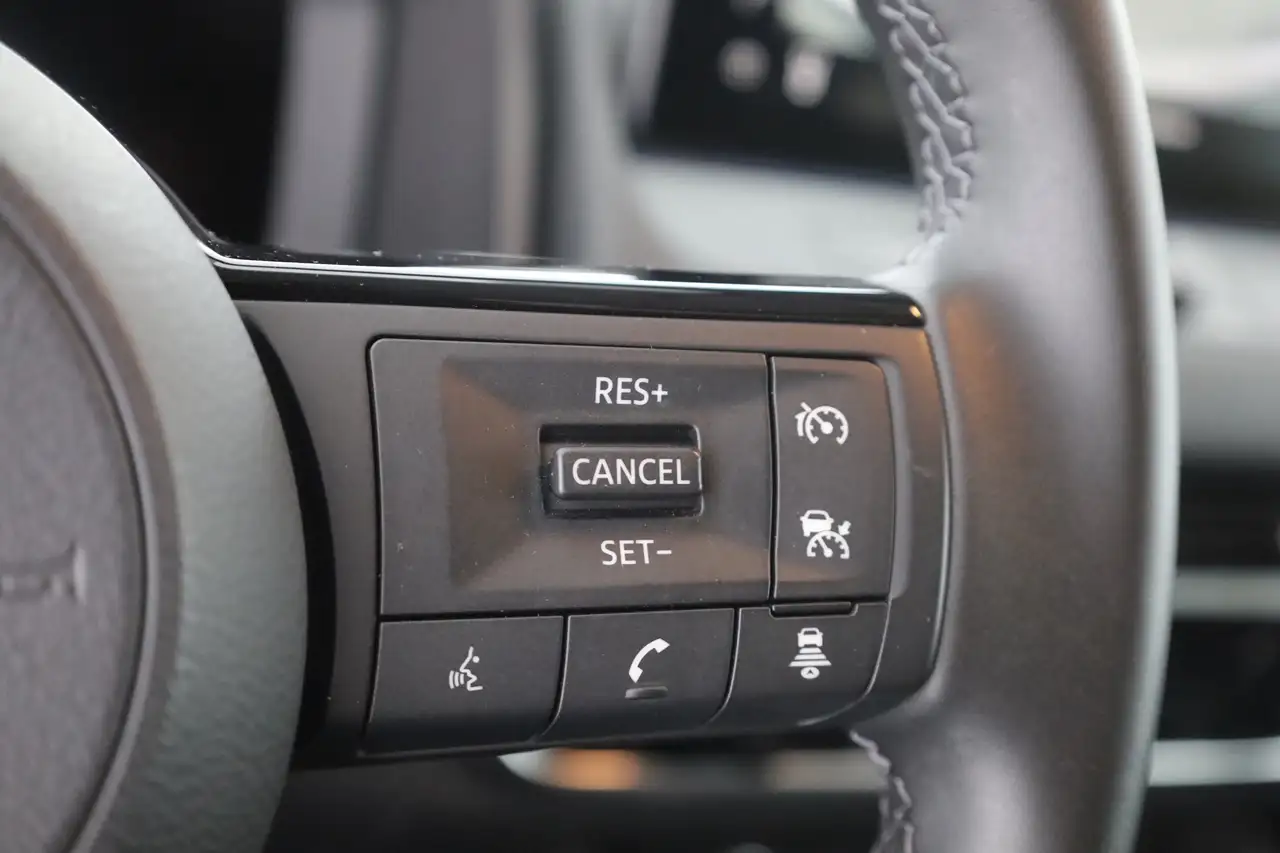 Nissan Qashqai N-Connecta 1.3 Dig-T LED ACC Navi Pano — Galerie du véhicule 18