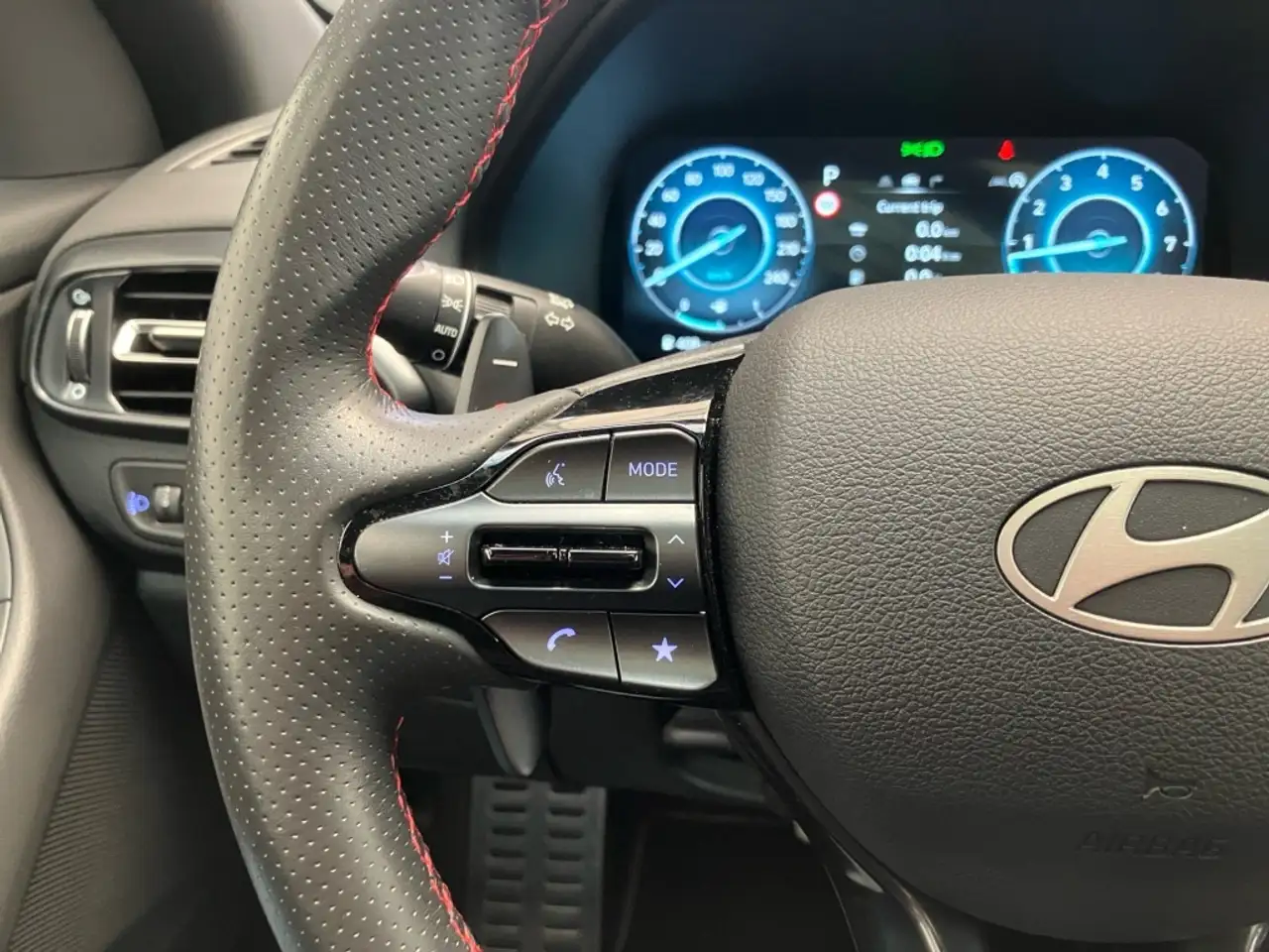 Hyundai i30 1.5 T-GDI 7-DCT N-Line 2xKlima ACC AUT Kam. — معرض صور السيارة 15