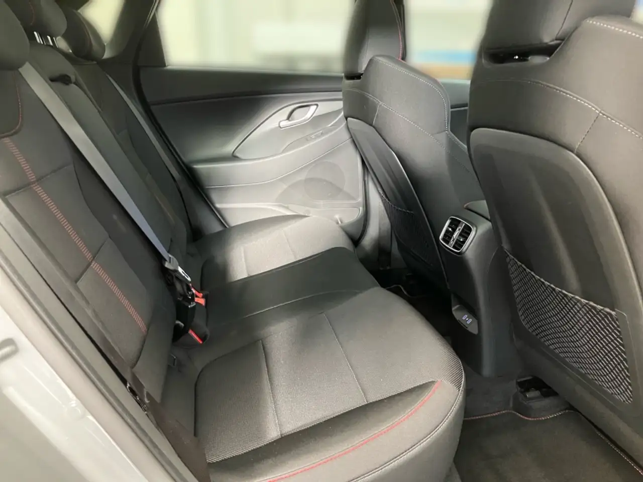 Hyundai i30 1.5 T-GDI 7-DCT N-Line 2xKlima ACC AUT Kam. — معرض صور السيارة 13