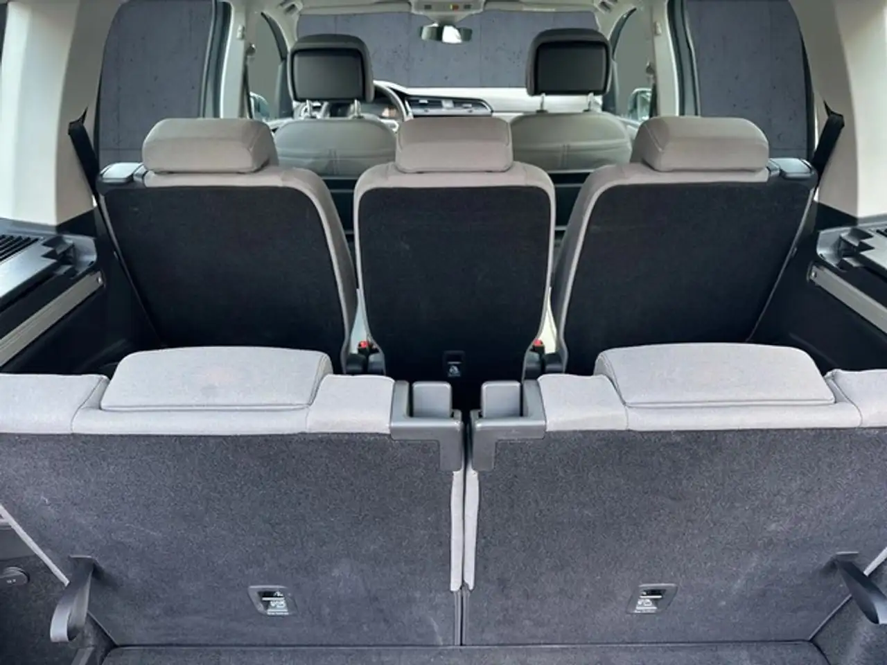Volkswagen Touran 1.5 TSI Comfortline Navi ACC Carplay Einparkhilfe — معرض صور السيارة 13